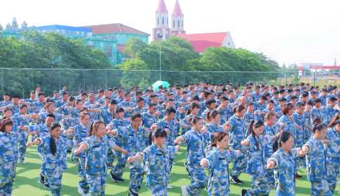 軍訓(xùn)是長(zhǎng)袖還是短袖,高中軍訓(xùn)的衣服是長(zhǎng)袖長(zhǎng)褲還是短袖短褲呢圖2