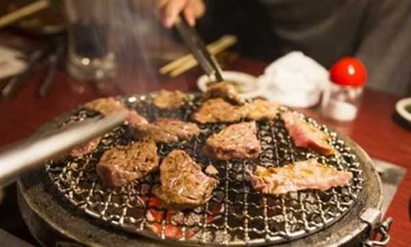 燒烤怎么解決滴油起火的問題,燒烤時(shí)滴油起火怎么辦圖1