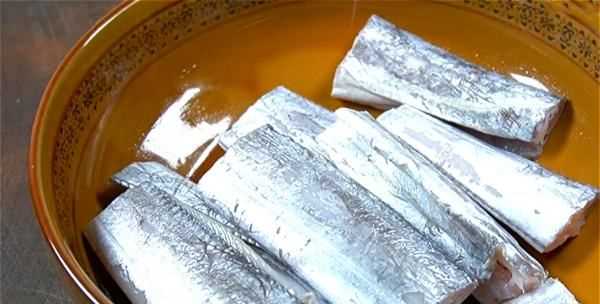 帶魚怎么清蒸沒有腥味,帶魚怎么做好吃又簡(jiǎn)單清蒸帶魚圖7