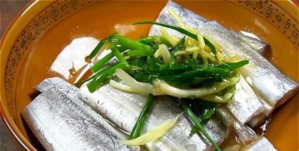 帶魚怎么清蒸沒有腥味,帶魚怎么做好吃又簡(jiǎn)單清蒸帶魚圖9