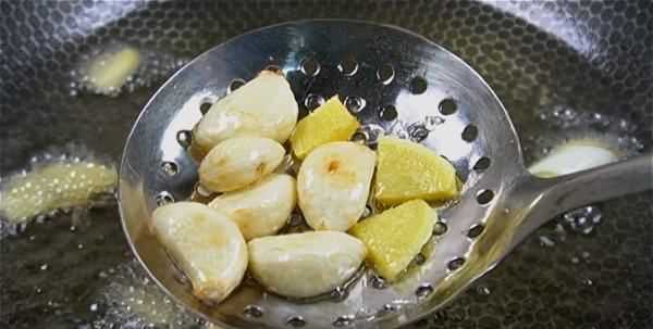 帶魚怎么清蒸沒有腥味,帶魚怎么做好吃又簡(jiǎn)單清蒸帶魚圖12