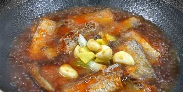 帶魚怎么清蒸沒有腥味,帶魚怎么做好吃又簡(jiǎn)單清蒸帶魚圖17