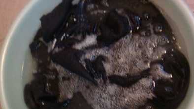 黑色衣服發(fā)白了如何恢復(fù),黑色衣服掉色發(fā)白 有什么辦法恢復(fù)圖1