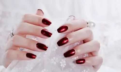 指甲油味道大有毒,指甲油有刺鼻的味道還能用嗎圖3