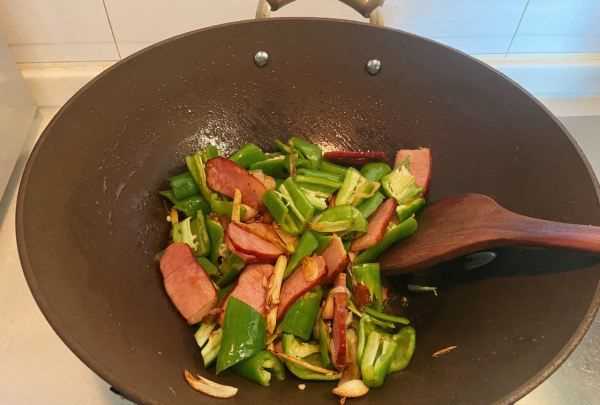 怎么做炒臘肉,炒臘肉的做法圖7