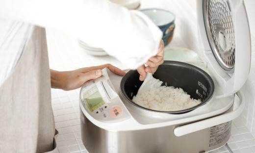 電飯煲內(nèi)膽焦糊怎么洗,新買的電飯鍋內(nèi)膽怎樣清洗圖3