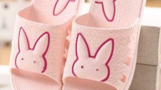 鞋底eva和pvc拖鞋哪個(gè)會臭腳,pvc拖鞋和eva拖鞋哪個(gè)不臭圖1