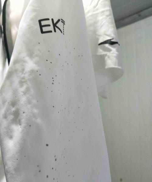 為什么穿一天的衣服都發(fā)霉了