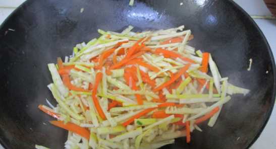 新鮮的竹筍需要過水,楠竹筍焯水要多久圖7