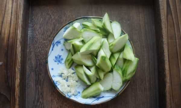 炒絲瓜怎么炒好吃,怎么炒絲瓜好吃又簡單竅門圖1