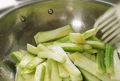 炒絲瓜怎么炒好吃,怎么炒絲瓜好吃又簡單竅門圖10