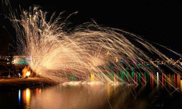 徒手?jǐn)噼F水原理,打鐵花的化學(xué)原理是什么圖4