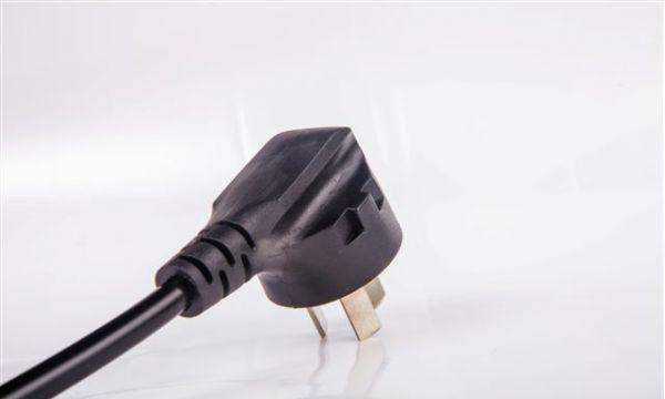 插頭上的兩個(gè)小孔有什么作用,電器插頭掉水里還能用嗎圖4