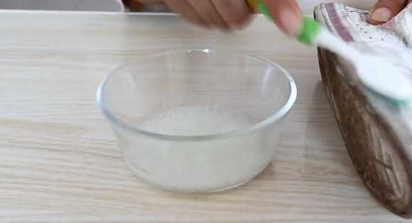 白色鞋子怎么洗才能洗的干凈,小白鞋怎么洗得干凈又白又快圖4