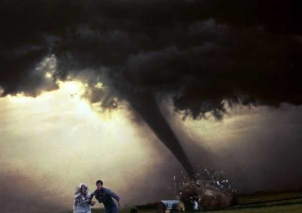 當(dāng)龍卷風(fēng)來臨時我們應(yīng)該怎么辦,野外遇到龍卷風(fēng)如何預(yù)防自救圖2