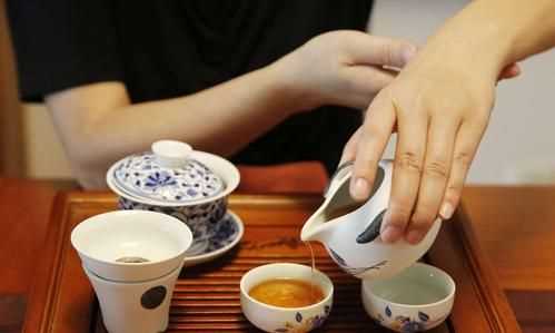 會(huì)議室倒茶的禮儀和注意事項(xiàng)