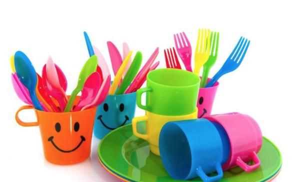 塑料杯子異味如何去除，一買來的塑料杯子總有臭味，我用熱開水加鹽沖洗，這樣有用嗎？圖1