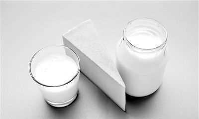 水和牛奶哪個(gè)更重