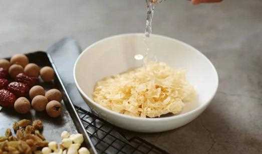 熬的銀耳湯為什么不粘,銀耳湯熬了很久都熬不濃稠了圖3