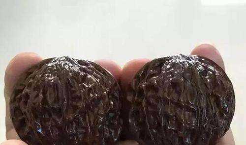 文玩核桃盤(pán)黑了能恢復(fù),文玩桃核發(fā)黑怎么處理呢?圖5