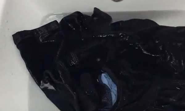 新買的牛仔褲怎樣固色,黑色牛仔褲第一次洗怎么固色圖9