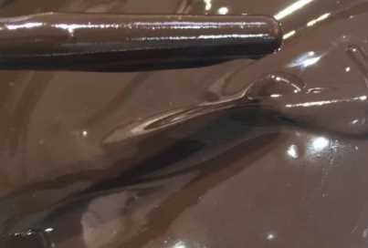 巧克力軟了怎么辦恢復(fù),巧克力化了再凝結(jié)能吃嗎圖2