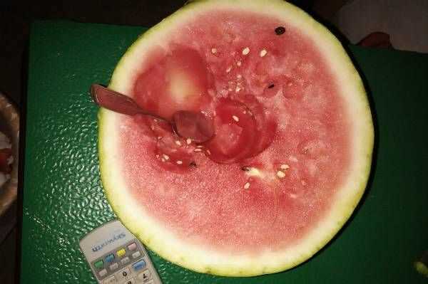 西瓜中間干了能不能吃