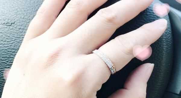 戒指代表什么小拇指戴戒指是什么意思啊