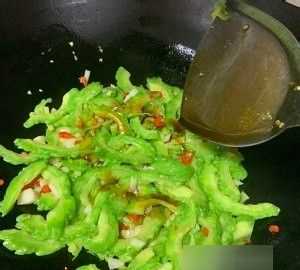 清炒苦瓜怎么做,清炒苦瓜的做法視頻圖14