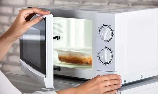 外賣一次性飯盒能放進微波爐加熱嗎