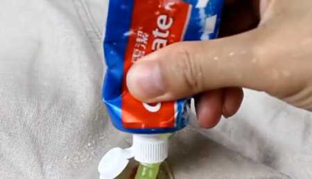 衣服上有血跡怎么洗掉,衣服血跡如何洗掉小妙招視頻圖2