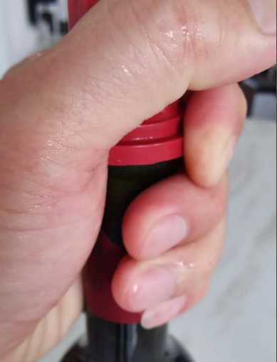 開紅酒的正確方法,紅酒怎么開瓶塞圖11