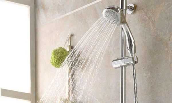 花灑沒壓力水小怎么辦,淋浴花灑出水沒壓力怎么辦圖1