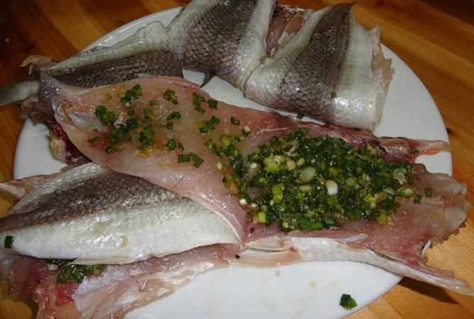 香辣金絲龍魚(yú)怎么做好吃呢視頻