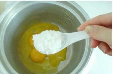 電飯煲怎么單獨蒸雞蛋,電飯鍋蒸整個雞蛋蒸幾分鐘能熟了圖2