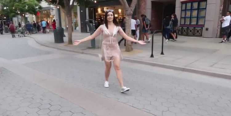 透明的裙子里面穿什么