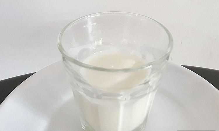 酸奶好的時(shí)候放在冰箱，到過期很久了煮一煮還能喝么