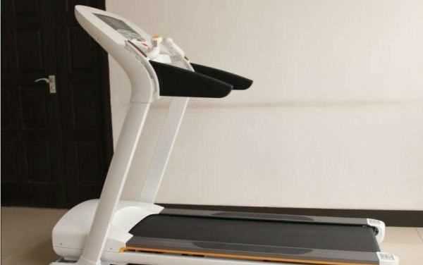 跑步機(jī)上的夾子是干什么用的,跑步機(jī)這兩個(gè)是干什么用的呢圖1