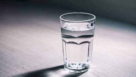 白開水放多久不能喝,喝了會?怎么樣