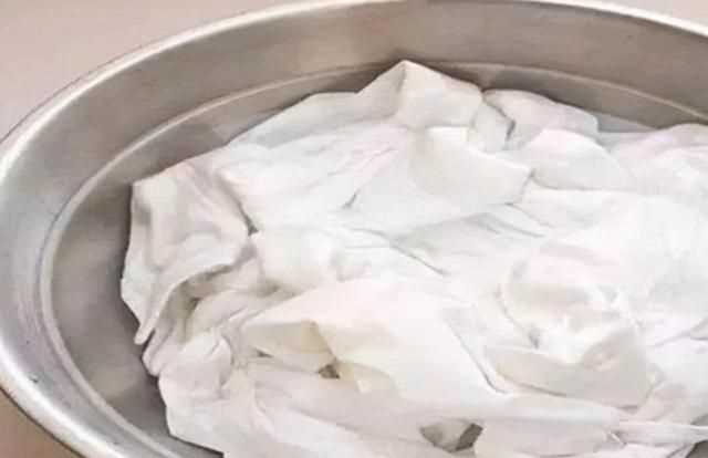 白衣服發(fā)黃用84消毒液洗不掉