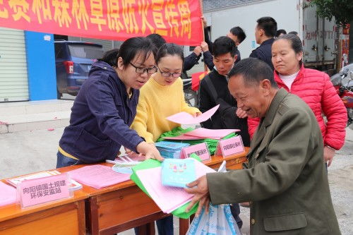 面向群眾宣講安全生產(chǎn)知識(shí)