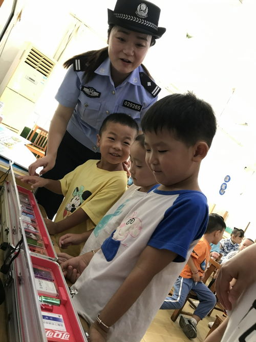 民警走進幼兒園講解安全知識