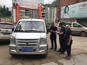 向駕駛員宣傳冬季道路安全知識(shí)