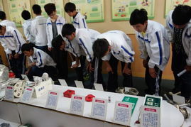 參觀消防安全知識后表揚老師