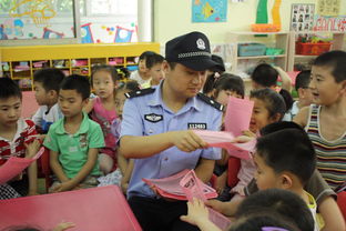 警察叔叔給幼兒講安全知識