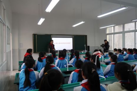 校園道路交通安全自護(hù)知識(shí)教育講座