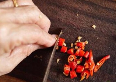 切辣椒后手上的灼熱感怎么解決