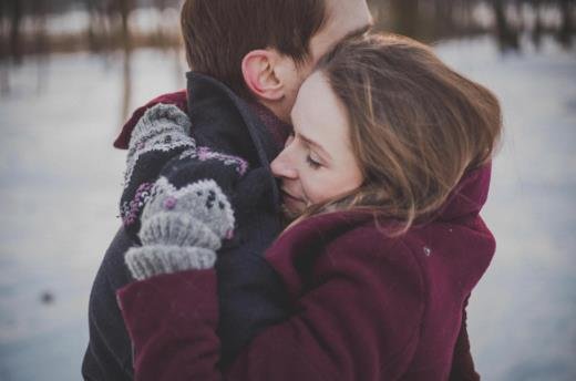 擁抱會(huì)讓男生起反應(yīng)嗎