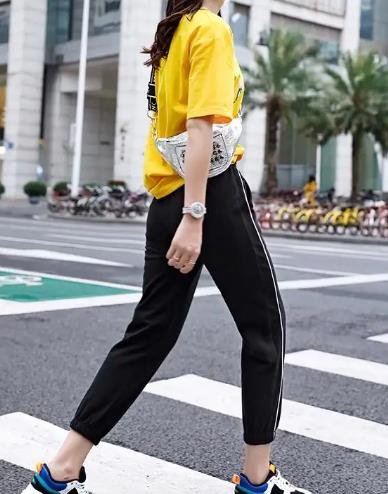 黑色褲子配什么顏色上衣