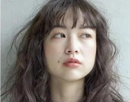 國(guó)字臉適合什么發(fā)型 國(guó)字臉適合什么發(fā)型